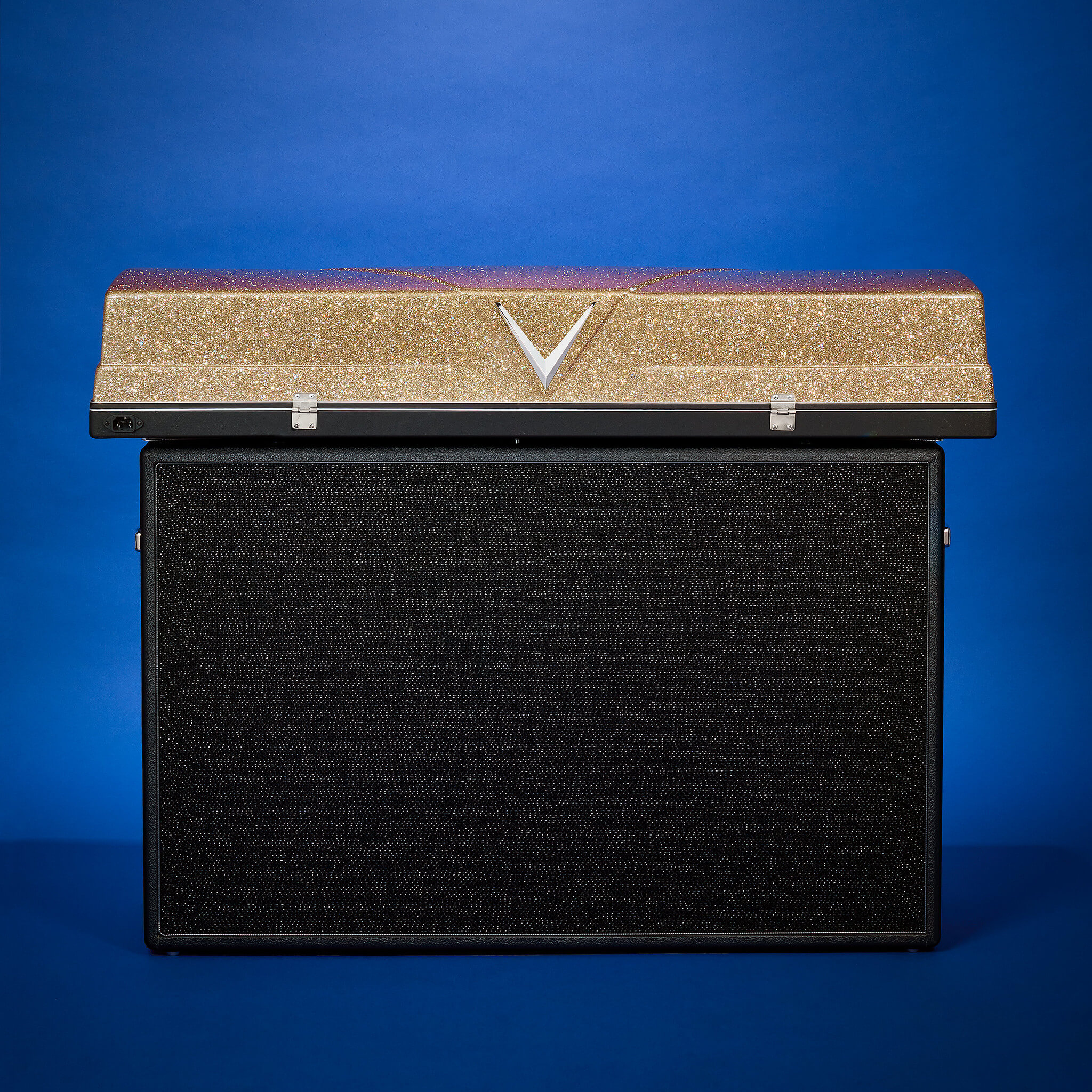 The Vintage Vibe Deluxe 73 photographed on a coloured seamless backdrop